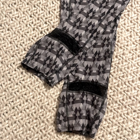 Adidas Supernova Gray Geo Patterned Sport Leggings - Picture 5 of 6